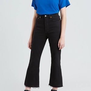 LIKE NEW Levi’s Ribcage Kick Flare